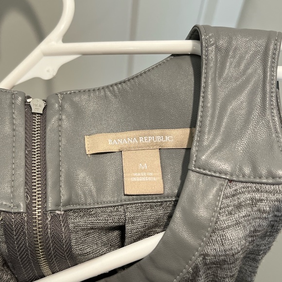 Banana Republic grey sleeveless top - Picture 3 of 3